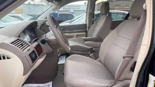 2010 Chrysler Town & Country New LX