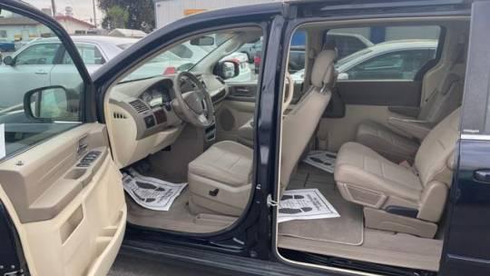 2010 Chrysler Town & Country New LX