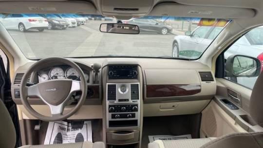 2010 Chrysler Town & Country New LX