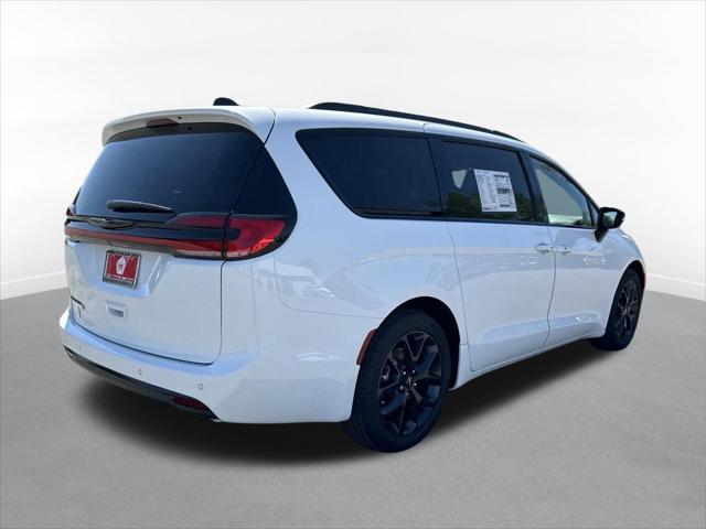 2024 Chrysler Pacifica PACIFICA TOURING L