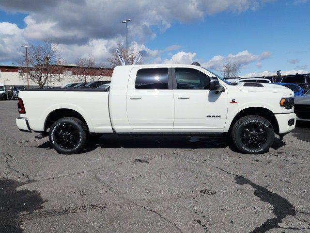 2024 RAM Ram 3500 RAM 3500 LIMITED MEGA CAB 4X4 64 BOX