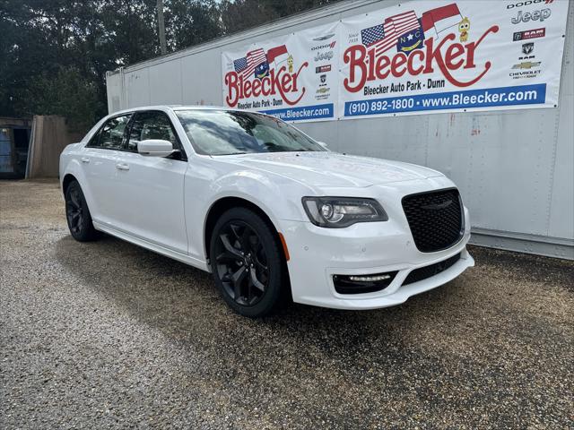 2023 Chrysler Chrysler 300 300 TOURING L RWD