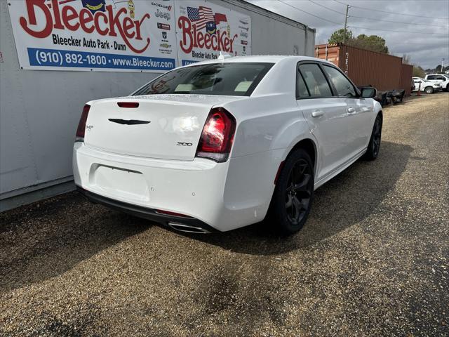 2023 Chrysler Chrysler 300 300 TOURING L RWD