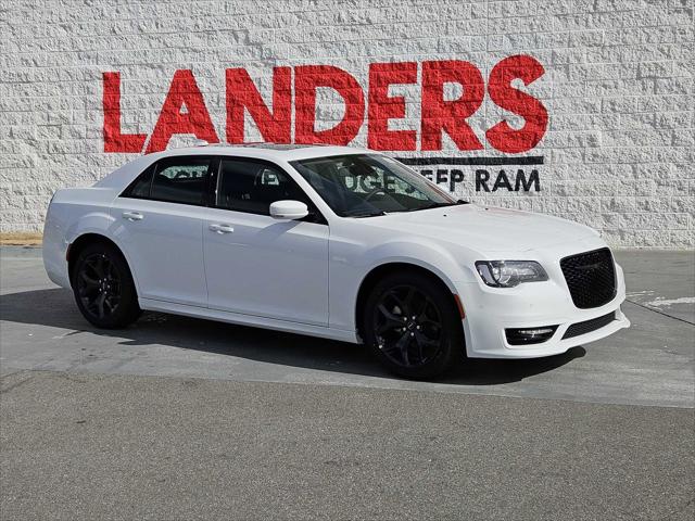 2023 Chrysler Chrysler 300 300 TOURING L RWD