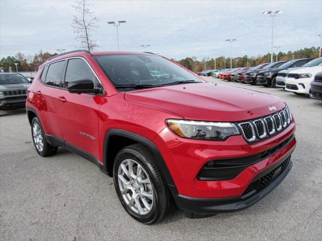 2023 Jeep Compass COMPASS LATITUDE LUX 4X4