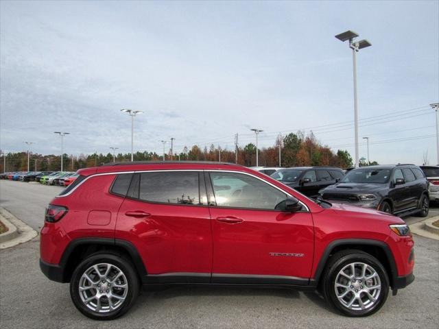 2023 Jeep Compass COMPASS LATITUDE LUX 4X4