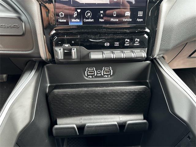 2024 Ram 3500 Big Horn Crew Cab 4x4 8' Box