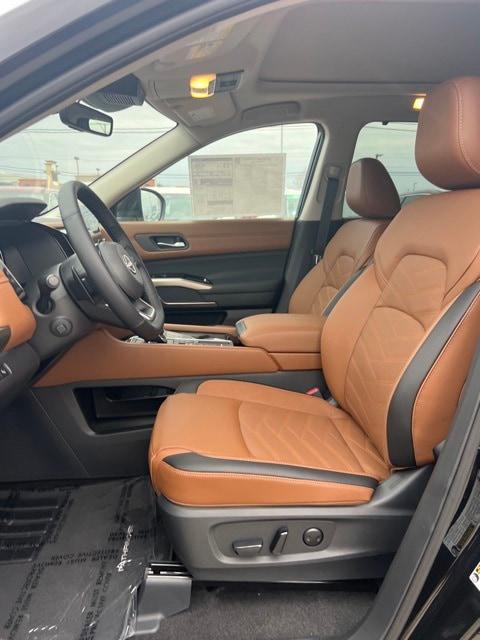 2024 Nissan Pathfinder Platinum FWD