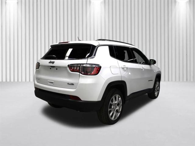 2024 Jeep Compass COMPASS LATITUDE LUX 4X4