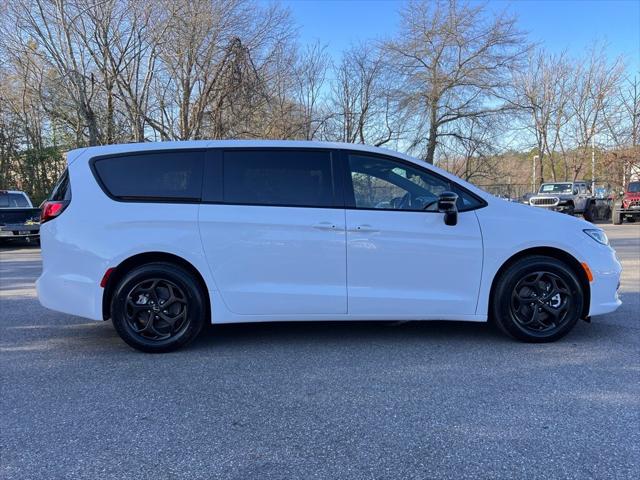 2024 Chrysler Pacifica Hybrid PACIFICA PLUG-IN HYBRID S APPEARANCE