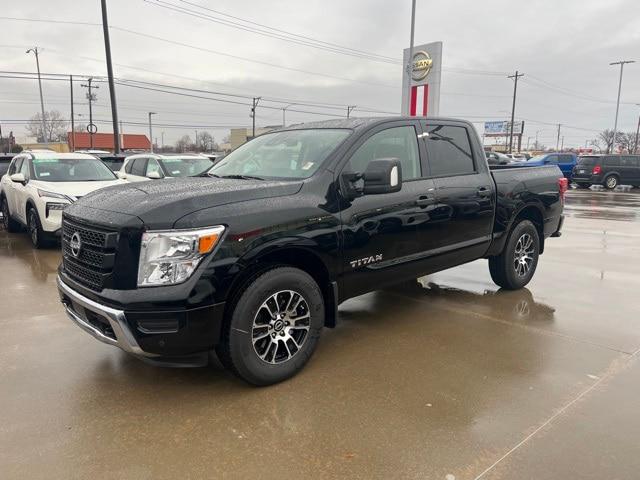 2024 Nissan Titan Crew Cab SV 4x4