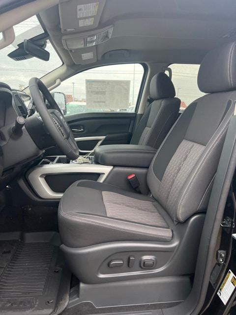 2024 Nissan Titan Crew Cab SV 4x4
