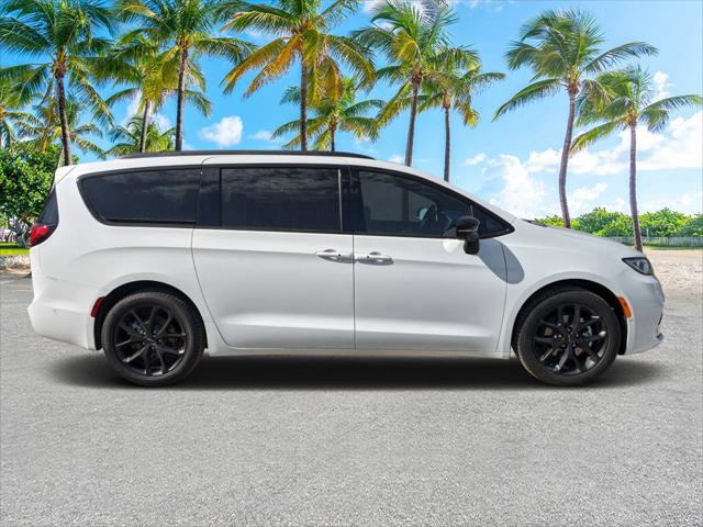 2024 Chrysler Pacifica PACIFICA TOURING L