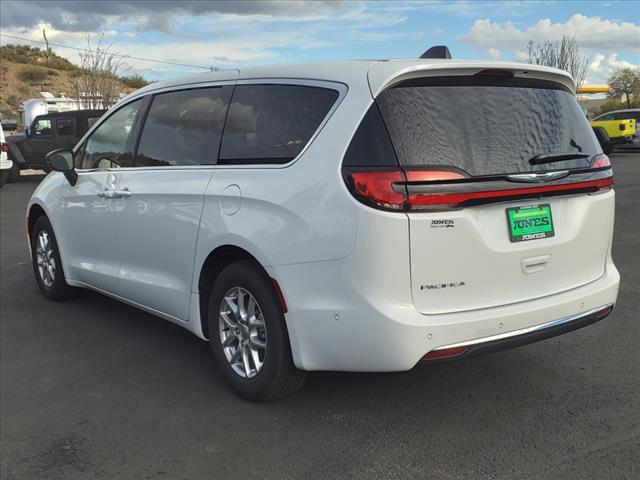 2024 Chrysler Pacifica PACIFICA TOURING L