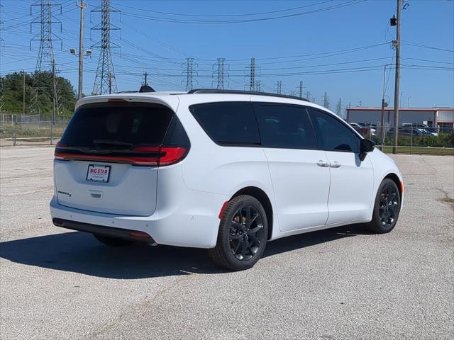 2024 Chrysler Pacifica PACIFICA TOURING L