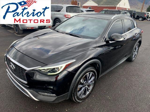 2017 INFINITI QX30 Premium