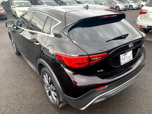 2017 INFINITI QX30 Premium