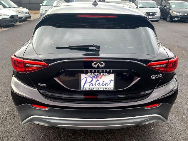 2017 INFINITI QX30 Premium