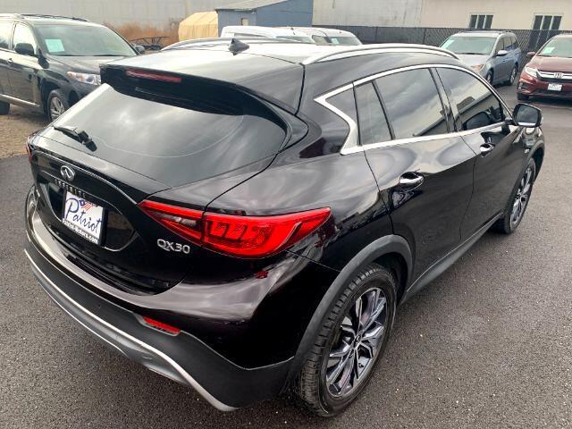 2017 INFINITI QX30 Premium