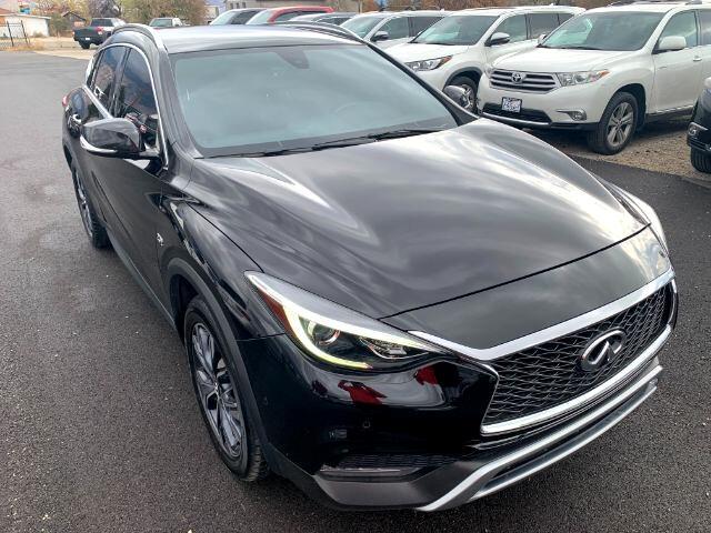 2017 INFINITI QX30 Premium