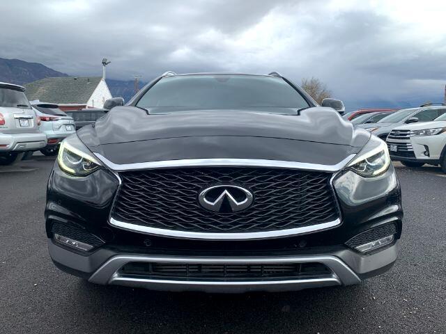 2017 INFINITI QX30 Premium