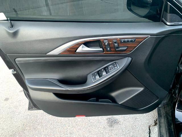 2017 INFINITI QX30 Premium