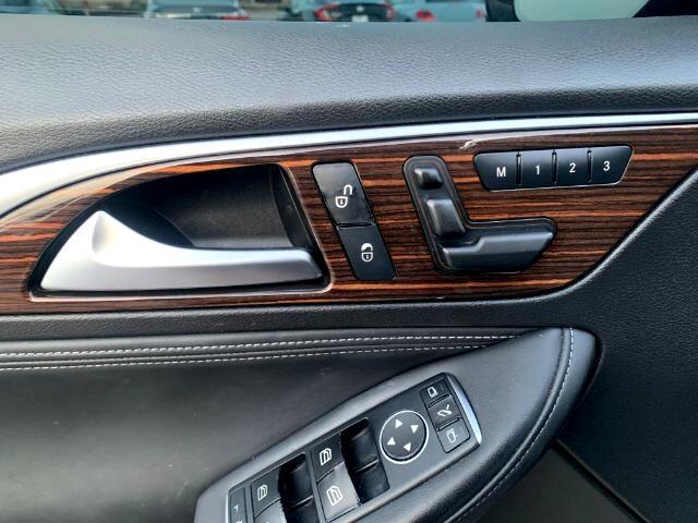 2017 INFINITI QX30 Premium