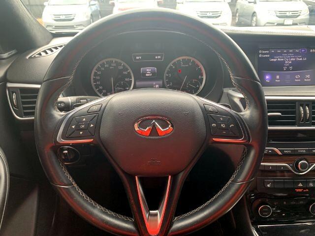 2017 INFINITI QX30 Premium