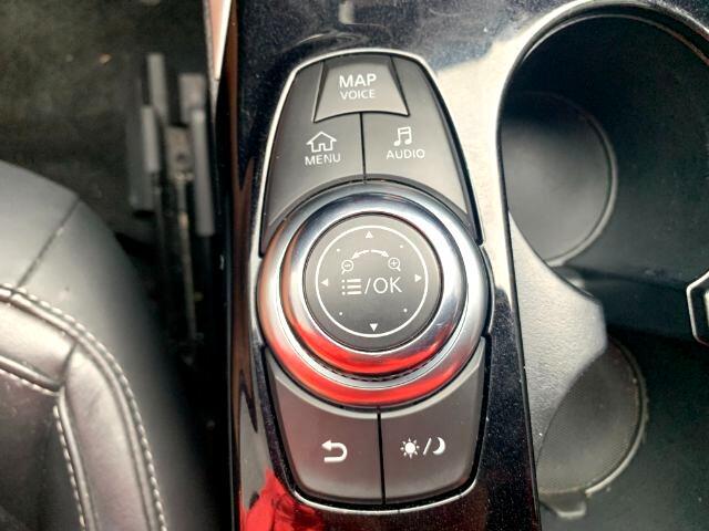 2017 INFINITI QX30 Premium