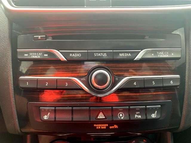2017 INFINITI QX30 Premium