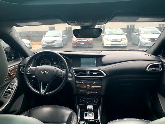 2017 INFINITI QX30 Premium