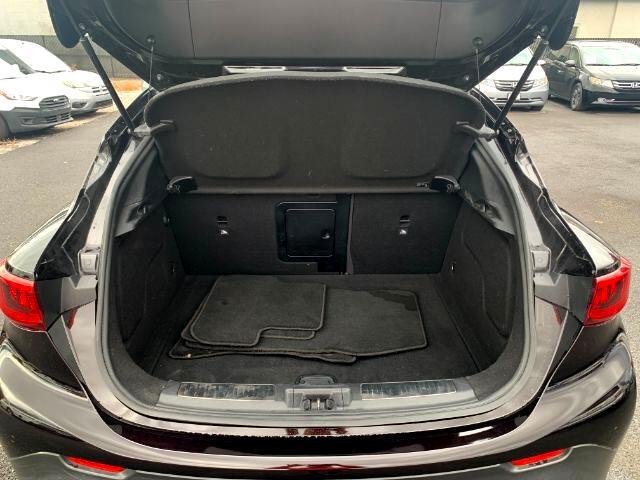 2017 INFINITI QX30 Premium
