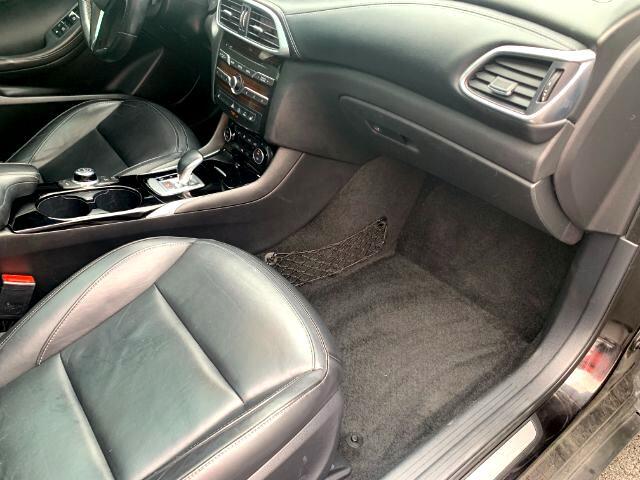 2017 INFINITI QX30 Premium