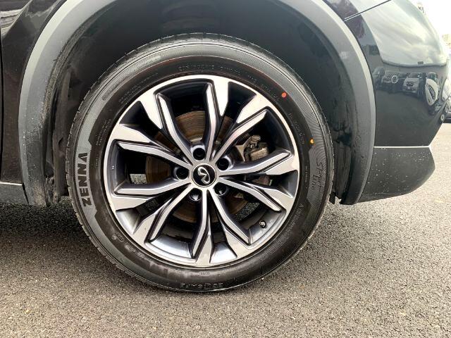 2017 INFINITI QX30 Premium