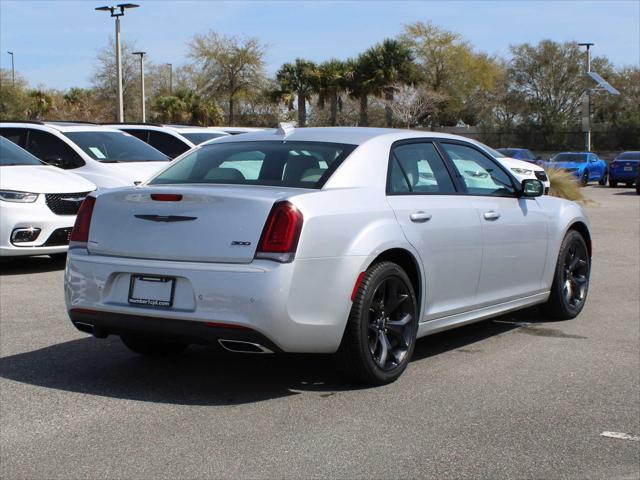 2023 Chrysler Chrysler 300 300 TOURING L RWD