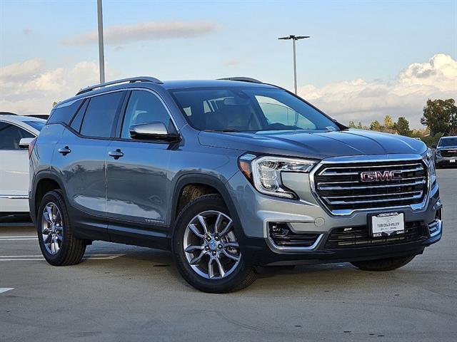 2024 GMC Terrain AWD SLT 2