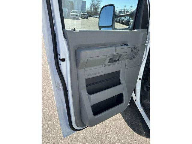 2024 Ford E-350 Cutaway Base