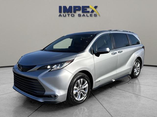 Used 2021 Toyota Sienna Limited for sale in Urbana, IL - 5TDZRKECXMS004961