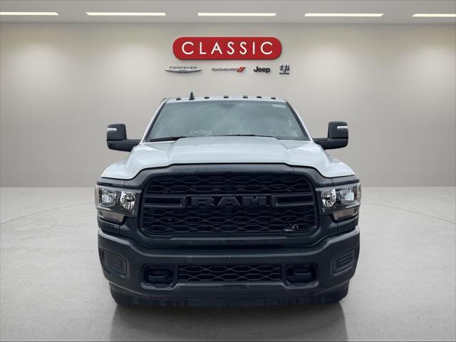 2024 RAM Ram 3500 Chassis Cab RAM 3500 TRADESMAN CHASSIS REGULAR CAB 4X2 60 CA 2024 RAM Ram 3500 Chassis Cab RAM 3500 TRADESMAN CHASSIS REGULAR CAB 4X2 60 CA