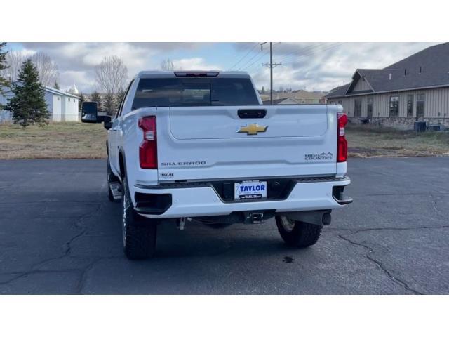 2022 Chevrolet Silverado 2500HD 4WD Crew Cab Standard Bed High Country