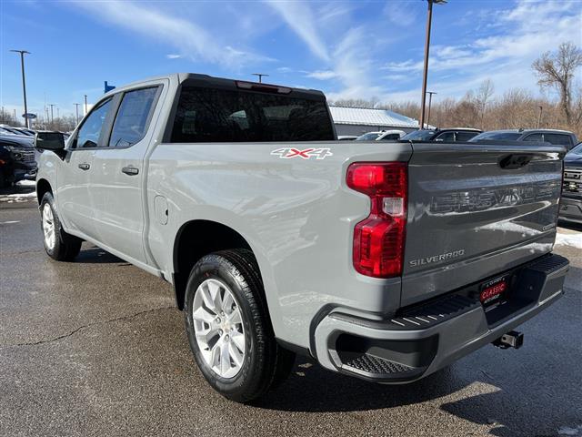 2024 Chevrolet Silverado 1500 4WD Crew Cab Short Bed Custom