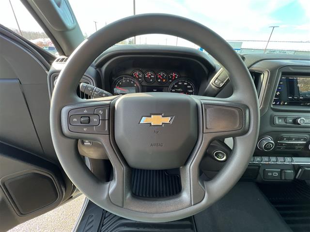 2024 Chevrolet Silverado 1500 4WD Crew Cab Short Bed Custom