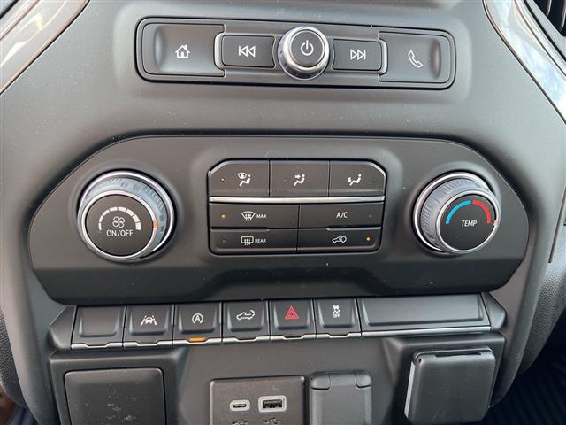 2024 Chevrolet Silverado 1500 4WD Crew Cab Short Bed Custom