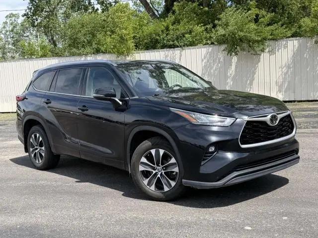 2021 Toyota Highlander XLE for sale in St Louis, MI