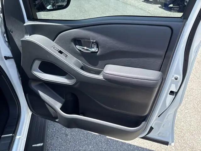 2022 Nissan Frontier Crew Cab SV 4x4