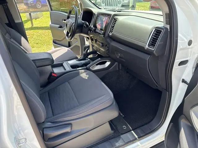 2022 Nissan Frontier Crew Cab SV 4x4