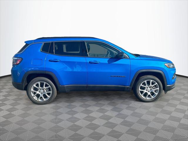 2024 Jeep Compass COMPASS LATITUDE LUX 4X4