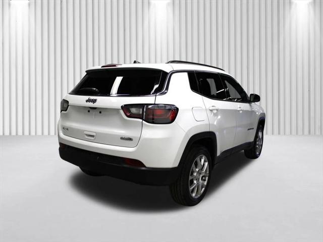 2024 Jeep Compass COMPASS LATITUDE LUX 4X4