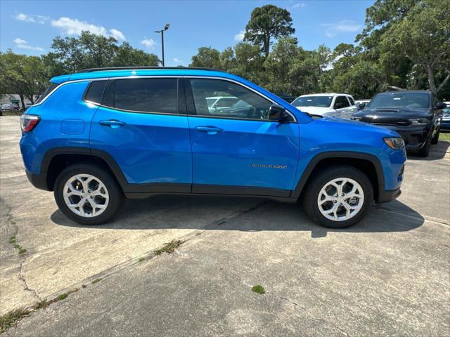 2024 Jeep Compass COMPASS LATITUDE 4X4