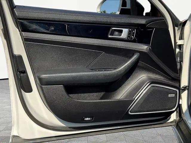 2021 Porsche Panamera Standard